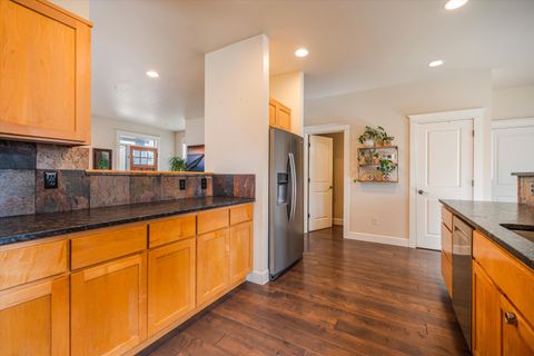 Tiny photo for 20583 Sierra Drive, Bend, OR 97701 (MLS # 220215026)