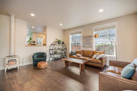 Tiny photo for 20583 Sierra Drive, Bend, OR 97701 (MLS # 220215026)