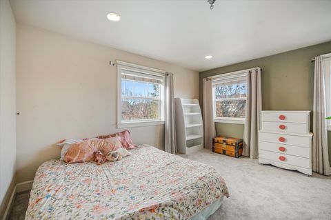 Tiny photo for 20583 Sierra Drive, Bend, OR 97701 (MLS # 220215026)