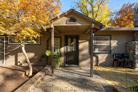 2122 2nd Avenue Gold Hill OR 97525