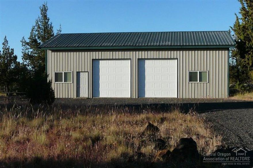 What could be better! 4.69 acres, bordering non-buildable rangeland with a 30X48X14 shop. Entrance has a long driveway all done and graveled. All you have to do is play on Lake Billy Chinook! This shop will store your boat, ATV/dirtbike, personal watercraft, BBQ & more. Don't pass this one up!