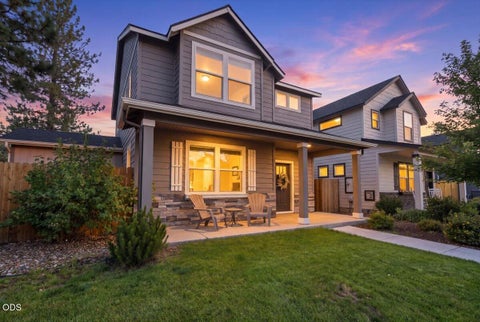 Photo of 642 N Willitts Street, Sisters, OR 97759 (MLS # 220228043)
