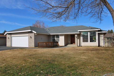 Photo of 4134 Monrovia Way, Klamath Falls, OR 97603 (MLS # 220215022)