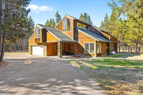 Photo of 17171 Spring River Road, Bend, OR 97707 (MLS # 220229667)