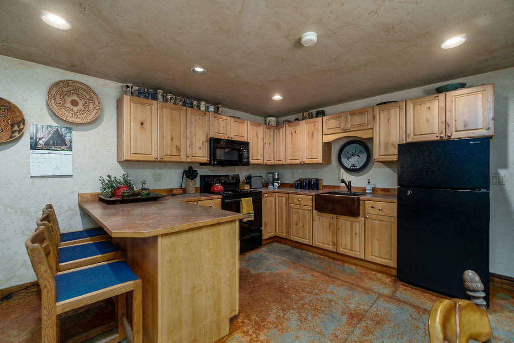 Pinewood Country Est - Residential