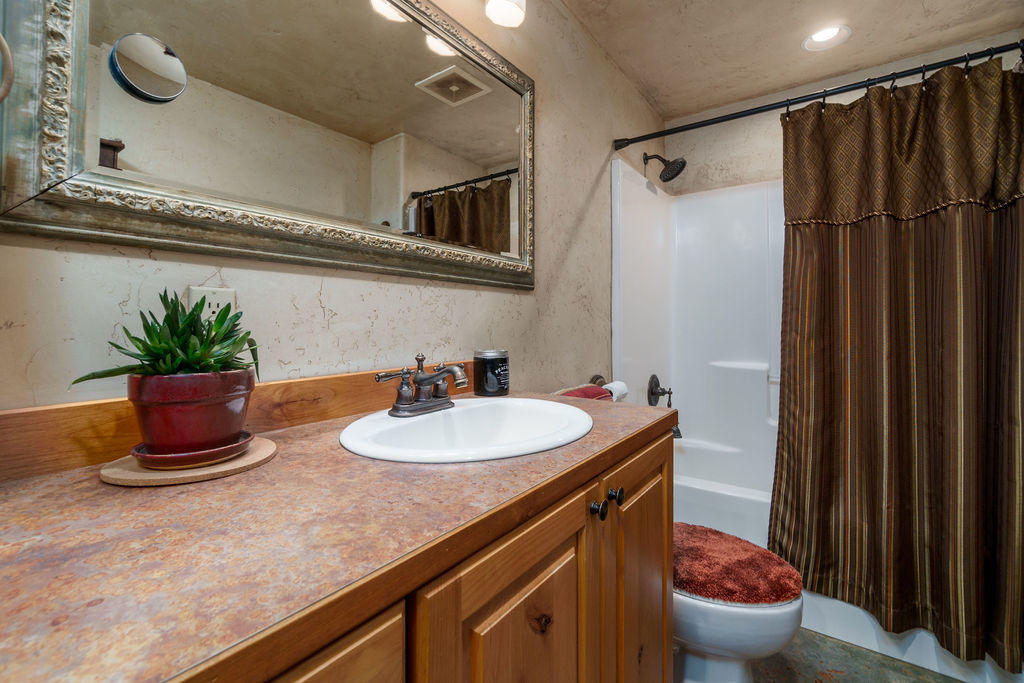 Pinewood Country Est - Residential