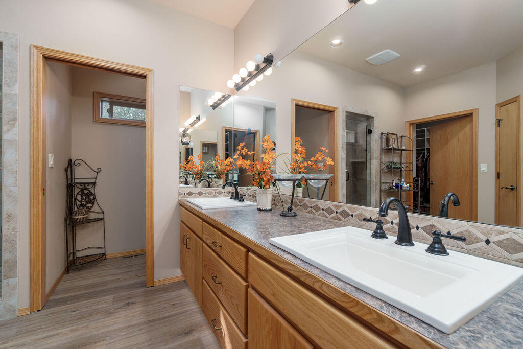 Pinewood Country Est - Residential