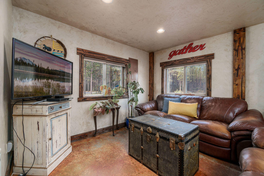 Pinewood Country Est - Residential