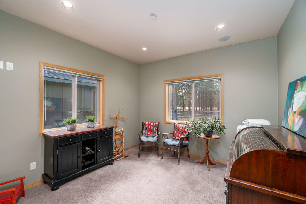 Pinewood Country Est - Residential