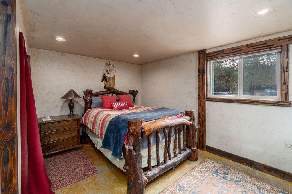 Pinewood Country Est - Residential