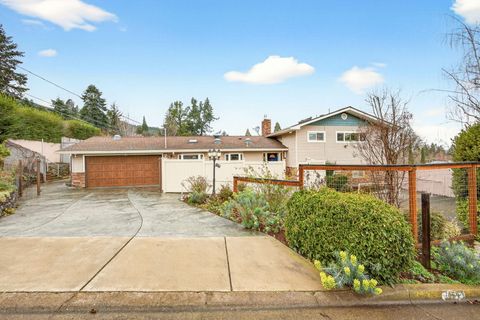 1059 Terra Avenue Ashland OR 97520
