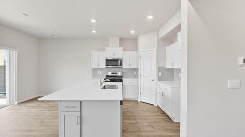 Tiny photo for 20596 Button Brush Avenue, Bend, OR 97702 (MLS # 220212869)