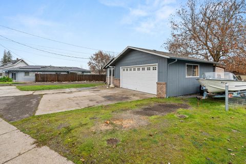 Tiny photo for 2744 Merriman Road, Medford, OR 97501 (MLS # 220212818)