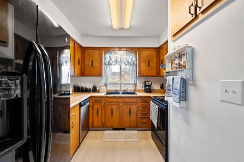 Tiny photo for 2744 Merriman Road, Medford, OR 97501 (MLS # 220212818)