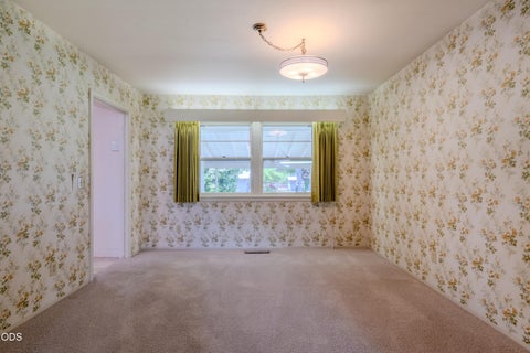 Tiny photo for 1375 Crater Lake Avenue, Medford, OR 97504 (MLS # 220222916)
