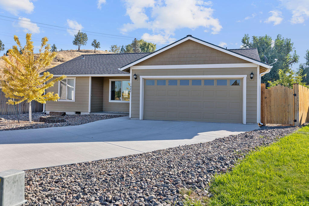 1087 NE Crista Court