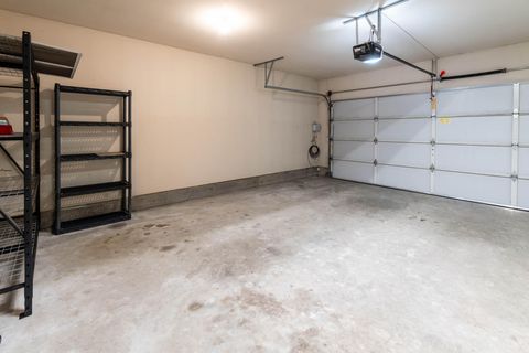 Tiny photo for 1511 SW 21st Place, Redmond, OR 97756 (MLS # 220213492)