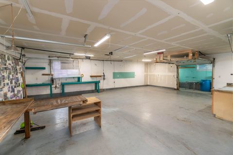 Tiny photo for 1511 SW 21st Place, Redmond, OR 97756 (MLS # 220213492)