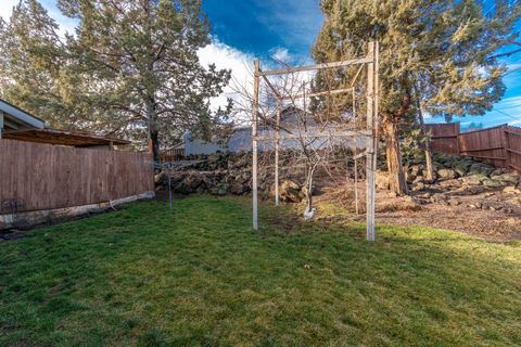Tiny photo for 1511 SW 21st Place, Redmond, OR 97756 (MLS # 220213492)