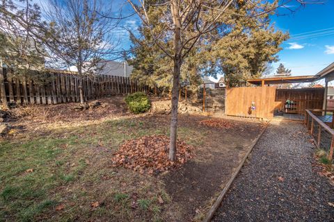 Tiny photo for 1511 SW 21st Place, Redmond, OR 97756 (MLS # 220213492)