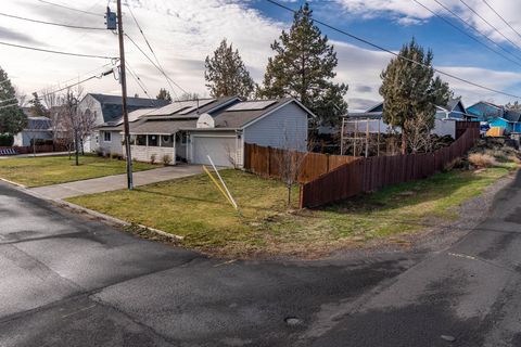 Tiny photo for 1511 SW 21st Place, Redmond, OR 97756 (MLS # 220213492)