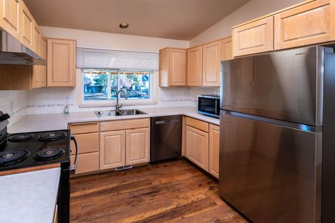 Tiny photo for 1511 SW 21st Place, Redmond, OR 97756 (MLS # 220213492)