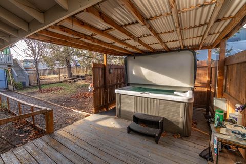 Tiny photo for 1511 SW 21st Place, Redmond, OR 97756 (MLS # 220213492)