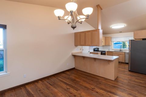 Tiny photo for 1511 SW 21st Place, Redmond, OR 97756 (MLS # 220213492)