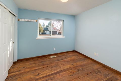 Tiny photo for 1511 SW 21st Place, Redmond, OR 97756 (MLS # 220213492)