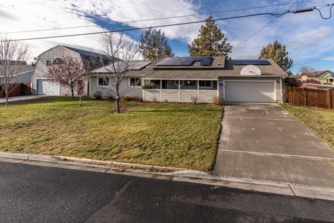 Tiny photo for 1511 SW 21st Place, Redmond, OR 97756 (MLS # 220213492)