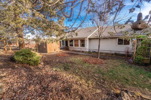 Tiny photo for 1511 SW 21st Place, Redmond, OR 97756 (MLS # 220213492)