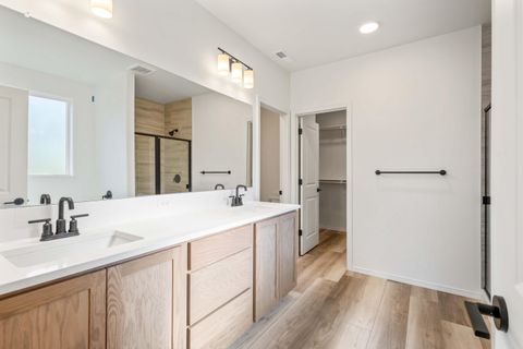 Tiny photo for 70085 Cayuse Drive, Sisters, OR 97759 (MLS # 220212331)