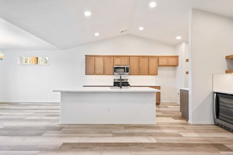 Tiny photo for 70085 Cayuse Drive, Sisters, OR 97759 (MLS # 220212331)