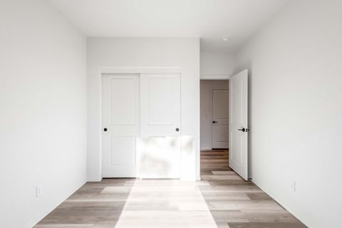 Tiny photo for 70085 Cayuse Drive, Sisters, OR 97759 (MLS # 220212331)