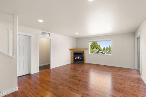 Tiny photo for 3056 NW Craftsman Drive, Bend, OR 97703 (MLS # 220224037)