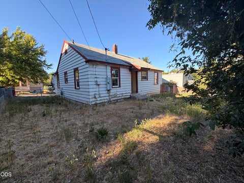 Tiny photo for 718 Roseway Drive, Klamath Falls, OR 97601 (MLS # 220224481)