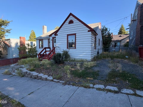 Tiny photo for 718 Roseway Drive, Klamath Falls, OR 97601 (MLS # 220224481)