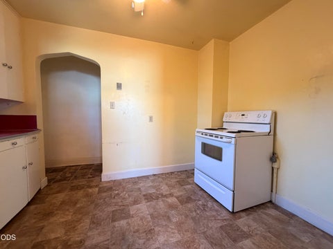Tiny photo for 718 Roseway Drive, Klamath Falls, OR 97601 (MLS # 220224481)