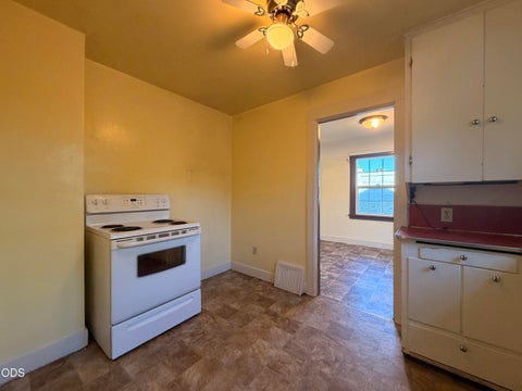 Tiny photo for 718 Roseway Drive, Klamath Falls, OR 97601 (MLS # 220224481)