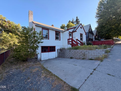 Tiny photo for 718 Roseway Drive, Klamath Falls, OR 97601 (MLS # 220224481)