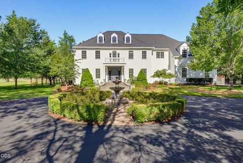 Photo of 4244 Griffin Creek Road, Medford, OR 97501 (MLS # 220223748)