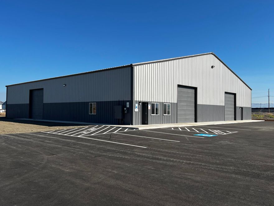 Newly completed.  10,000 square foot industrial building on 1 acre of flat ground.  Fully leased on a NNN term.  In Federal opportunity zone. Delivered with 3 roll up doors, an Ada bathroom, and an office,  2 man doors/fire doors.  Rare industrial NNN investment opportunity. Epoxy floors in warehouse, fully fenced lot, nicely finished office space
