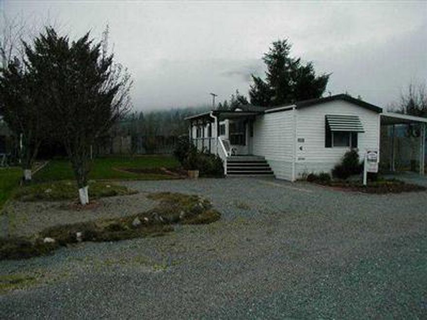 For Info Purposes Only. Mfg Hm Only. No Land Incld. An Ore Motor Vehicle Dealer Lic Req To List/Sell. Newer, Clean Sngl Wide W/Many Amenities, New Paint, Carpet, Vinyl, Counter Tops, Hugh Mstr Br & Ba W/Garden Tub & Stall Shower, New Landscaping & Lawn.