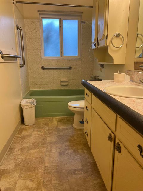 Tiny photo for 2284 Jubilant Avenue, Medford, OR 97504 (MLS # 220212761)