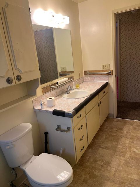 Tiny photo for 2284 Jubilant Avenue, Medford, OR 97504 (MLS # 220212761)