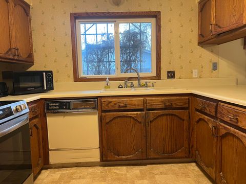 Tiny photo for 2284 Jubilant Avenue, Medford, OR 97504 (MLS # 220212761)