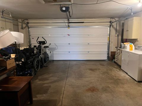 Tiny photo for 2284 Jubilant Avenue, Medford, OR 97504 (MLS # 220212761)