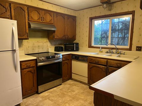 Tiny photo for 2284 Jubilant Avenue, Medford, OR 97504 (MLS # 220212761)