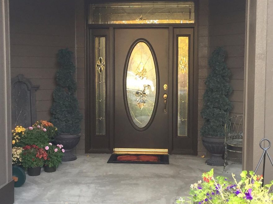 Why build?? This gorgeous home boasts all the amenities the builder provided for himself. No detail overlooked. Includes 1200 sq. ft. garage plus RV parking. Situated on a .39 acre lot in Camden Park East. Located on a cul-de-sac in a quiet neighborhood. A must see home.