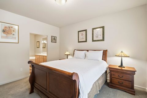 Tiny photo for 11130 Village Loop, Redmond, OR 97756 (MLS # 220212541)